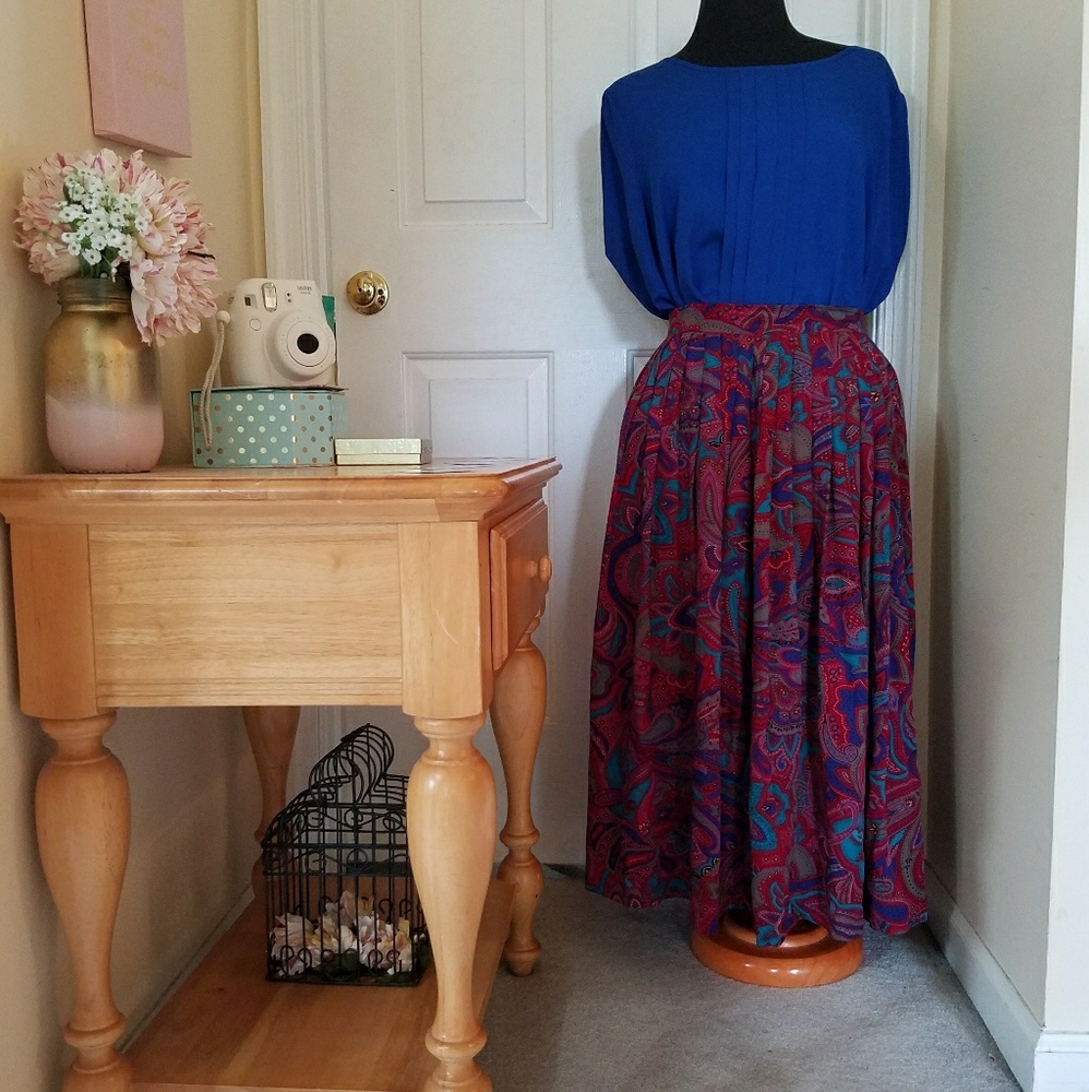 Vintage multi-color Skirt with pleats!